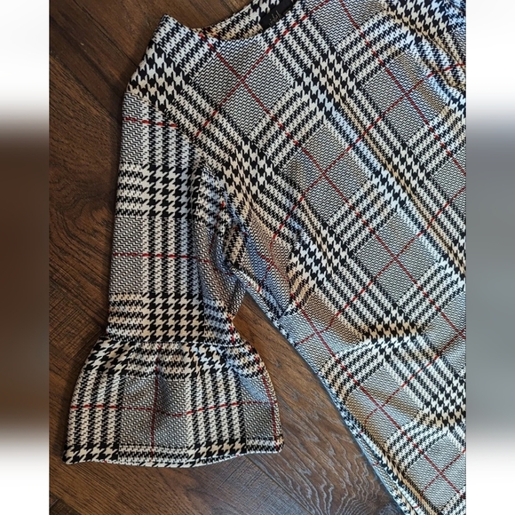 Violet B Woman's Houndstooth W/ Red Accent Dress Size 1X Stretch Bell Sleeves. - Picture 4 of 16